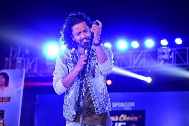1280px-Nakash_Aziz